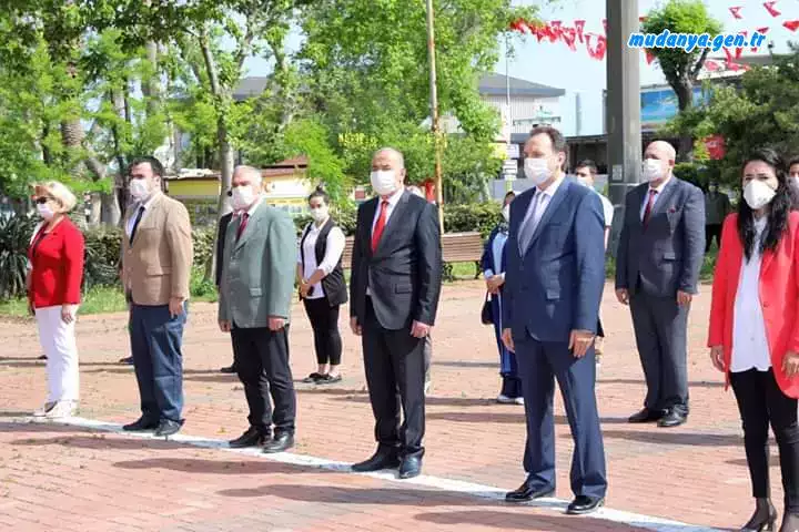 19mayis 2020 Mudanya ÇELENK SUNMA TÖRENİ KORONA VİRÜS PANDEMİ SOKAĞA ÇIKMA KISITLAMASI