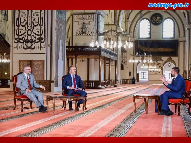 İsmet KARACA " Başkanı Alinur Aktaş Ulucami'yi iftar programı için tv stüdyosuna dönüştürdüğünü de gördük"