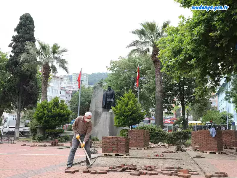 MUDANYA CUMHURİYET MEYDANI PROJESİ’NİN İLK ETABI BAŞLADI