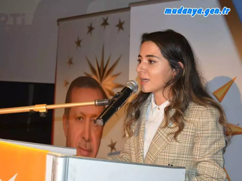 Ak Parti İnci Söğütlü. AK Parti Mudanya İlçe Teşkilâtının Kadın Kolları 6. Olağan Kongresi Uğur Mumcu Kültür Merkezi'nde gerçekleştirildi. Yapılan kongrede AK Parti Kadın Kolları Başkanı Gülcan ADAKLI güven tazeleyerek yeniden seçildi.