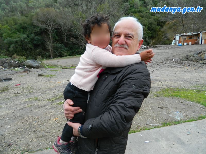 Evsiz Aileye MHP Kol Kanat Gerdi. Üç Çocuklu Aile "EMİN ELLERDE"