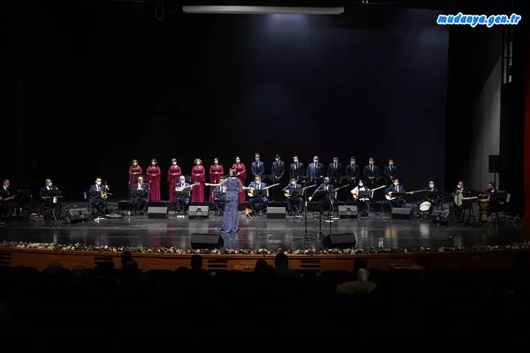 Bursa Büyükşehir Belediyesi Orkestra Şube Müdürlüğü, Türk Halk Müziği Bölümü tarafından verilen konserde elde edilen gelirin İzmir’deki depremzedelere gönderileceğini açıkladı.
