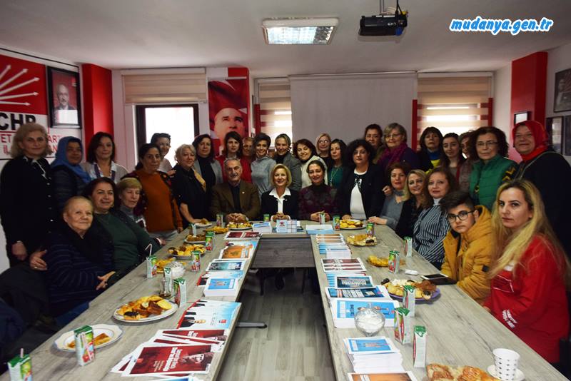 Cumhuriyet Halk Partisi (CHP) Mudanya Kadın Kolları’nın 1 Şubat tarihinde yapılacak olan kongresinde halen başkanlık görevini sürdüren Zeynep Bahçuvancı tekrar aday olduğunu parti binasında yaptığı basın açıklaması ile bildirdi.