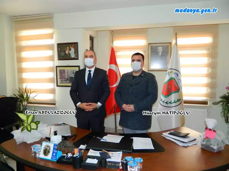 İYİ Parti Mudanya İlçe Başkanı Hüseyin HATİPOĞLU ve Yönetim Kurulu Esnaf Teşkilâtları Başkanı Emir Ali USTA'nın vefatından sonra yapılan görev dağılımı neticesinde Esnaf Ve Santkârlar Odası Yönetim Kurulu Başkanlığını üstlenen Ertan ABDULAZİZOĞLU ve Yönetimini ziyaret ettiler.