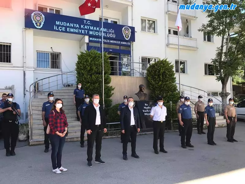 Mudanya'da Korona Virüs Tedbirleri Kapsamında Mesafeli Bayramlaşma