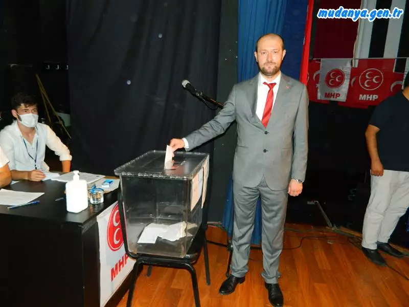 MHP Mudanya Kongresinde "Başkanımız Erkut Seymenler" dedi.