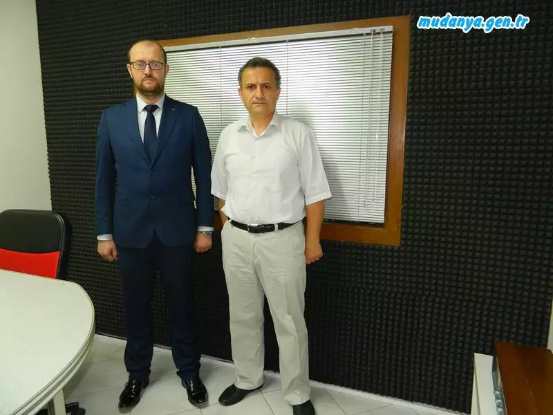 Milliyetçi Hareket Partisi (MHP) Mudanya İlçe Başkanı Erkut Seymenler Basın ziyaretleri kapsamında mudanya.gen.tr ve Radyo Poyraz imtiyaz sahibi Öner Kıran'ı ziyaret etti.