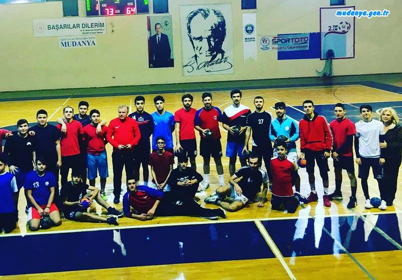 Okulların ara tatil olmasından dolayı kendilerini spora yönlendiren destek veren Polis Memuru  Hüsamettin Güner ve Beden Eğtimi Ögretmeni Sümbül Kahraman Peksert'i antrenman da sürpriz yaparak antremanlara katıldılar.