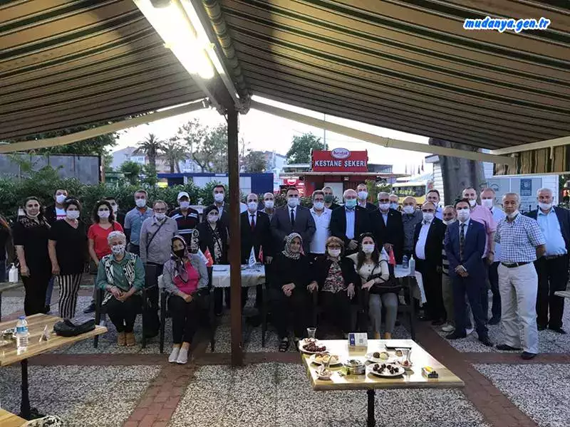  İYİ Parti Genel Başkan Yardımcıları Uluslararası İlişkiler Başkanı Ahmet Kamil Erozan,  İl Başkanı Dr. Yahya Bahadır Mudanya İlçe Başkanlığına hayırlı olsun ziyaretinde bulundular. 