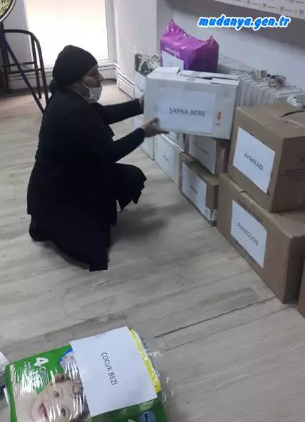 İYİ Parti Mudanya İlçe Teşkilâtı 30.10.2020 Cuma günü İzmir'de, 6.9 şiddetinde meydana gelen deprem felaketinde evi yıkılan, hasar gören halkımız evsiz kalmış. Bu soğuk günlerde çadırlarda kalarak hayata tutunmaya çalışan vatandaşlar için düzenlenen yardım kampanyasına katkıda bulundu.