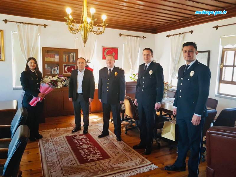 Mudanya Atatürk Anıtı önündeki törenin ardından Müdür Tomar ve beraberindeki emniyet personelleri, Mudanya Kaymakamı Faik Oktay Sözer'i makamında ziyaret etti. Kaymakam Sözer, tüm emniyet mensuplarının Polis Haftası'nı kutlarken, görevlerinde başarılar diledi.