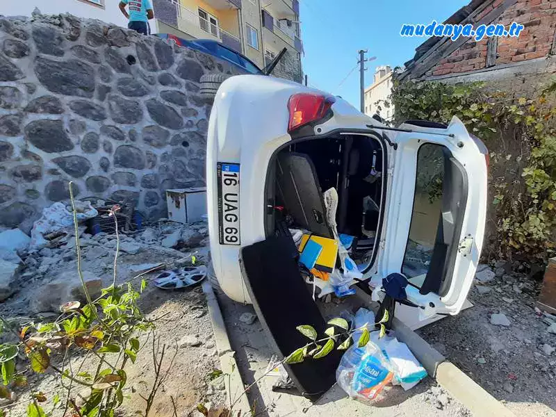 Öğle saatlerinde yaşanan olayda 16 UAG 69 plakalı otomobiliyle, Hasanbey Mahallesi Dikbayır sokaktan Alçakbayır sokağa giden rampadan aşağıya inen sürücü S.K (23) direksiyon hakimiyetini kaybedip önündeki istinat duvarını ve tel örgüleri aşıp 3,5 metre aşağıdaki evin bahçesine uçtu. Emniyet Kemerinin takılı olması hayatını kurtardı. Olaydan yara almadan kurtulan S.K. bir müddet şok geçirdikten sonra 112 acil ambulansındaki teknisyenlerinin yaptıkları kontrol sonucu emniyet mensuplarınca evine götürüldü.