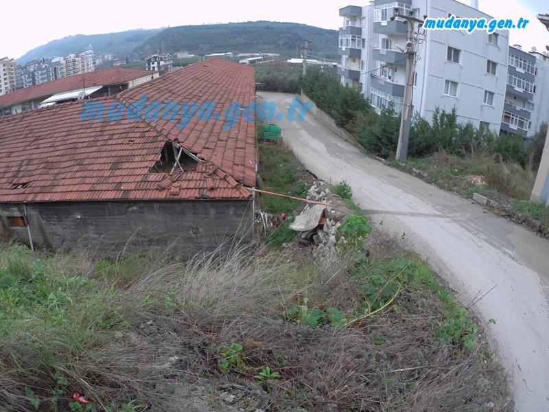 2. Küçük Sanayi Sitesi  korkuluk olmadığı için insanlar düşüyor