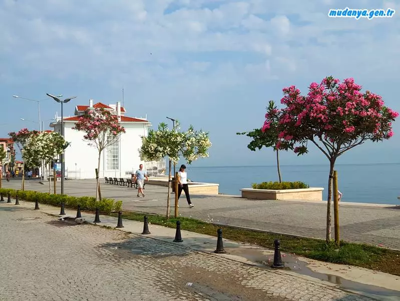 Mudanya’da sahillere estetik dokunuş
