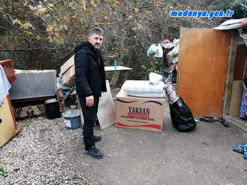 Mudanya Şükrü Çavuş Mahallesi Muhtarı Şeref Şaş  ve ekibinin başlattığı iyilik hareketi, ihtiyaç sahiplerine umut oldu. Koronavirüs salgını sürecinde zor günler geçiren vatandaşların imdadına Şeref ŞAŞ ve hayırseverler koşuyor
