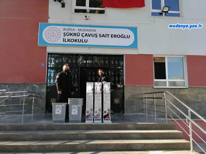  Muhtar Şeref ŞAŞ bağışlanan malzemeleri Şükrü Çavuş ilkokuluna teslim ederken yaptığı kısa açıklamada "Okulumuza katlı saplayan Sayın Cüneyt ZENCİR ve Sayın Osman DEMİRELLER başta olmak üzere tüm hayırseverlerimizden Allah razı olsun. Sesimizi duyuran tüm basın mensuplarına da çok teşekkür ediyorum. Birlik ve beraberlik içinde aşamayacağımız hiçbir güçlüğün olmadığına inanıyorum" dedi.