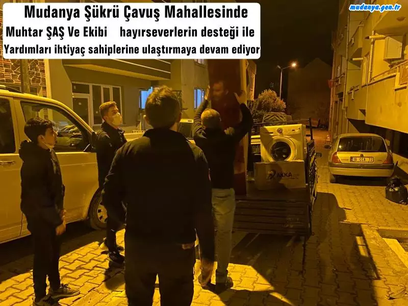 Mudanya ( Son olarak Şükrü Çavuş Mahallesinde bir evde barınan ve küçük çocukların olduğu 3 Suriyeli göçmen aileye ( Üç aile tek evde yaşıyor) ev elyası yardımında bulundu. Çamaşır makinesi, portmanto, ayakkabı, erzak ve giysi yardımında bulundu. Eşyaları ekip arkadaşlarıyla beraber gecenin bir vakti taşıyan Muhtar Şeref ŞAŞ insana insan olarak bakabilmek ne güzel. Birilerinin ızdırabı varken bizlere sıcacık evimizde oturum keyif çatmak yakışmaz" dedi. )