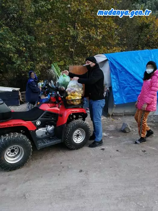 Mudanya Karanlık Dere Mevkiinde derme çatma bir barakada soğukta hayata tutunmaya çalışan ailenin babası cezaevinde aile bacağı rahatsızlığı nedeniyle bacağı kesilmiş büyükanne, anne, 4 yaşında, 8 yaşında, 11 yaşında ve 15 yaşında evlatlarıyla yaşam mücadelesi veriyor.