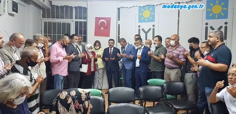 İYİ PARTİ MUDANYA Merhum Önder Karabağ'ı dualarla yad etti.