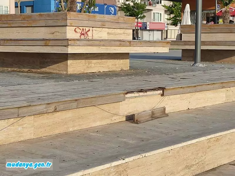 Mudanya Sahil bandı dökülüyor. Durum vahim