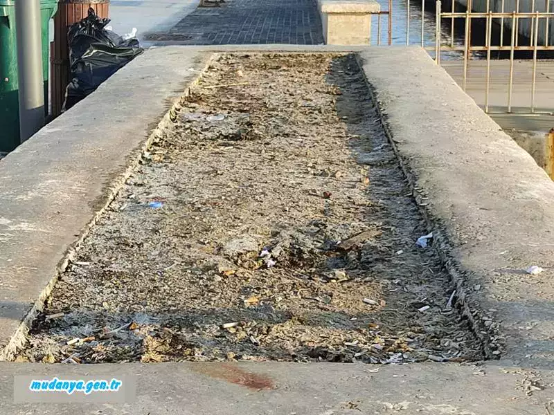 Mudanya Sahil bandı dökülüyor. Durum vahim