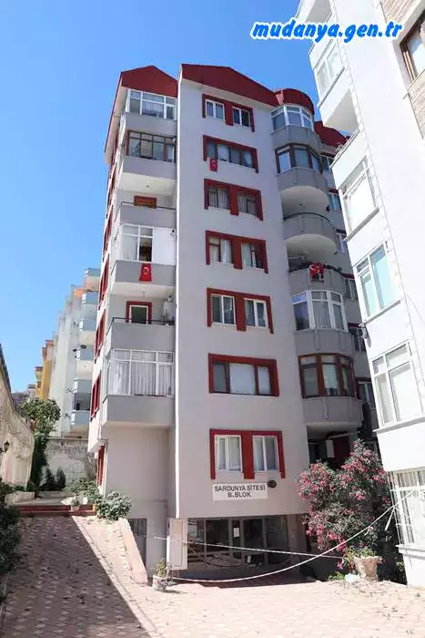 İlçemiz Şükrüçavuş Mahallesi Su Deposu Caddesi No:12 adresinde tapu kayıtlarında Halitpaşa Mahallesi 1231 ada 1 numaralı parselde yer alan Sardunya Sitesi B blok için can ve mal güvenliği açısından ivedilikle 6306 Sayılı yasa uyarınca riskli bina tespit raporunun Bakanlıkça lisanslandırılmış kurum ve kuruluşa belediyemizce yaptırılması önem arz ediyor.