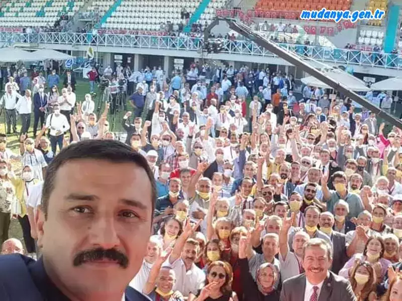 İYİ Parti Bursa’nın 2. Olağan Kongresi, bügün Nilüfer'deki İbrahim Yazıcı Stadı'nda gerçekleştirildi. Daha önce 9 Ağustos olarak açıklanan kongre bir hafta ertelemeli yapıldı. Kongrede İl Başkanlığı için Yüksel Yılmaz ile Selçuk Türkoğlu yarıştı.  Çekişmeli geçen kongrede Selçuk TÜRKOĞLU 348 oy alarak ipi göğüsledi.