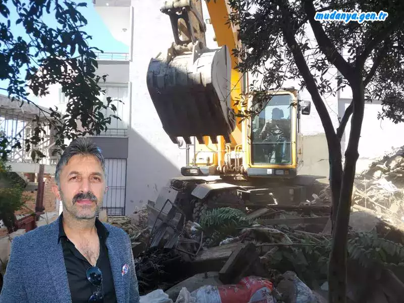 Mudanya Şükrü Çavuş Mahallesi Muhtarı Şeref Şaş 29 Kasım 2019 günü yıllardır kontrolsüz alan olarak mahallede adeta çıbanbaşı olan Yeldeğirmeni parkındaki metruk evleri yurtdışındaki sahiplerine ulaşarak yıktırmıştı. Muhtar ŞAŞ şimdi de adeta çöp yığını haline gelen metruk ev hafriyatlarının kaldırılmasını sağladığı gibi söz konusu alanın düzenlenerek temiz, güvenli hale gelmesi için çaba sarf ediyor.