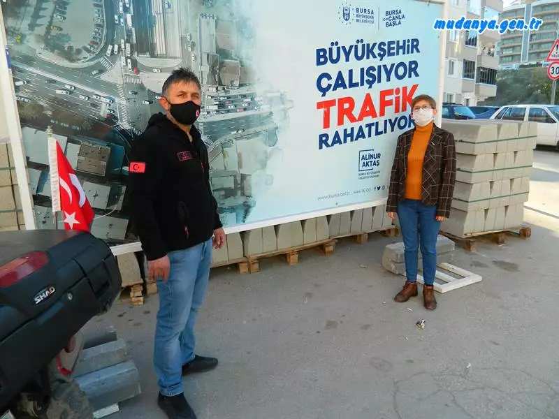 Şükrü Çavuş'ta Muhtar Şeref Şaş Talep Etti, Büyükşehir Kaldırımları Yapıyor.