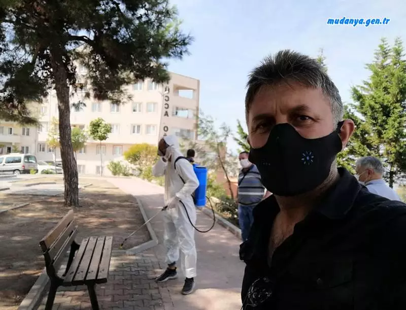 Yunuslar ve Yeldeğirmeni parklarının dezenfekte çalışmalarını izleyen mahalle Muhtarı Şeref ŞAŞ " Çocuklarımız bizlerin hayatta ki en büyük yaşam ve sevinç kaynağı.
