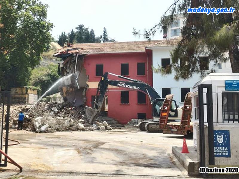 Şükrü Çavuş İlkokulu Yıkıldı. Bir Tarih Mazide Kaldı.