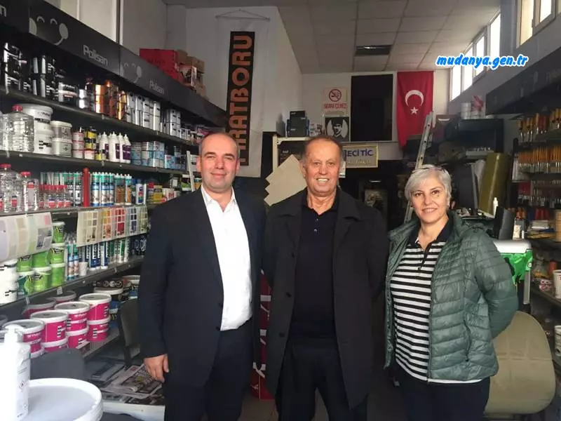 Mudanya Esnaf ve Sanatkârlar Odası Başkanı Ertan ABDULAZİZOĞLU, Genel Sekreter Belgin ADIYAMAN ile birlikte Halitpaşa Caddesi esnaflarını ziyaret ettiler. Esnaflarla hasbihal eden Oda Başkanı ABDULAZİZOĞLU hal hatır sordu, esnafın Mudanya Esnaf Ve Sanatkârlar Odası'ndan hizmet alma ve iletişime geçme noktasında herhangi bir sorun yaşayıp yaşamadığını sordu.