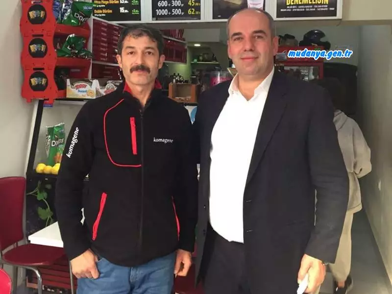 Mudanya Esnaf ve Sanatkârlar Odası Başkanı Ertan ABDULAZİZOĞLU, Genel Sekreter Belgin ADIYAMAN ile birlikte Halitpaşa Caddesi esnaflarını ziyaret ettiler. Esnaflarla hasbihal eden Oda Başkanı ABDULAZİZOĞLU hal hatır sordu, esnafın Mudanya Esnaf Ve Sanatkârlar Odası'ndan hizmet alma ve iletişime geçme noktasında herhangi bir sorun yaşayıp yaşamadığını sordu.