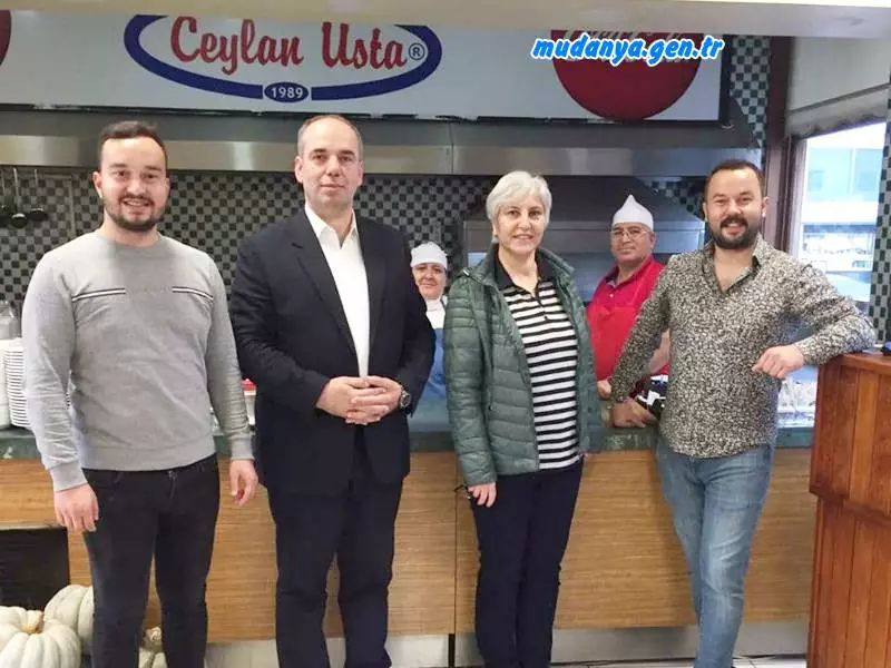 Mudanya Esnaf ve Sanatkârlar Odası Başkanı Ertan ABDULAZİZOĞLU, Genel Sekreter Belgin ADIYAMAN ile birlikte Halitpaşa Caddesi esnaflarını ziyaret ettiler. Esnaflarla hasbihal eden Oda Başkanı ABDULAZİZOĞLU hal hatır sordu, esnafın Mudanya Esnaf Ve Sanatkârlar Odası'ndan hizmet alma ve iletişime geçme noktasında herhangi bir sorun yaşayıp yaşamadığını sordu.