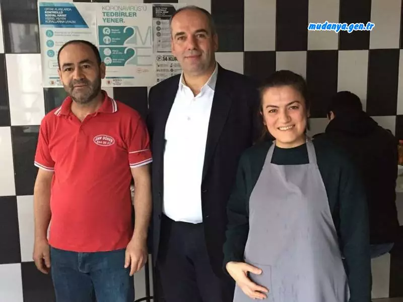 Mudanya Esnaf ve Sanatkârlar Odası Başkanı Ertan ABDULAZİZOĞLU, Genel Sekreter Belgin ADIYAMAN ile birlikte Halitpaşa Caddesi esnaflarını ziyaret ettiler. Esnaflarla hasbihal eden Oda Başkanı ABDULAZİZOĞLU hal hatır sordu, esnafın Mudanya Esnaf Ve Sanatkârlar Odası'ndan hizmet alma ve iletişime geçme noktasında herhangi bir sorun yaşayıp yaşamadığını sordu.