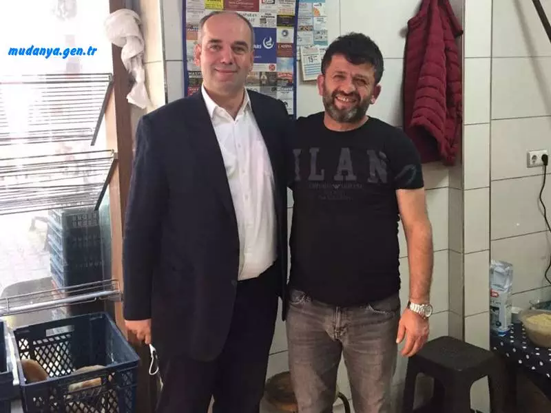 Mudanya Esnaf ve Sanatkârlar Odası Başkanı Ertan ABDULAZİZOĞLU, Genel Sekreter Belgin ADIYAMAN ile birlikte Halitpaşa Caddesi esnaflarını ziyaret ettiler. Esnaflarla hasbihal eden Oda Başkanı ABDULAZİZOĞLU hal hatır sordu, esnafın Mudanya Esnaf Ve Sanatkârlar Odası'ndan hizmet alma ve iletişime geçme noktasında herhangi bir sorun yaşayıp yaşamadığını sordu.