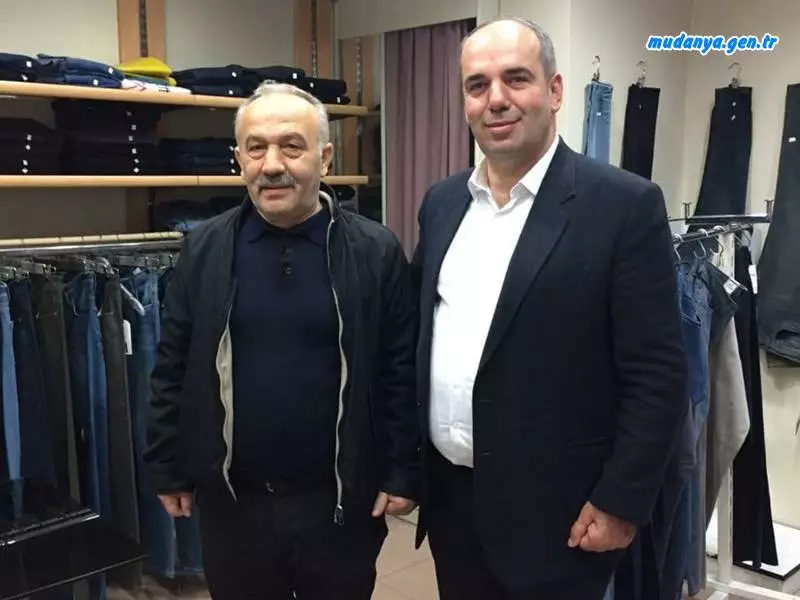 Mudanya Esnaf ve Sanatkârlar Odası Başkanı Ertan ABDULAZİZOĞLU, Genel Sekreter Belgin ADIYAMAN ile birlikte Halitpaşa Caddesi esnaflarını ziyaret ettiler. Esnaflarla hasbihal eden Oda Başkanı ABDULAZİZOĞLU hal hatır sordu, esnafın Mudanya Esnaf Ve Sanatkârlar Odası'ndan hizmet alma ve iletişime geçme noktasında herhangi bir sorun yaşayıp yaşamadığını sordu.