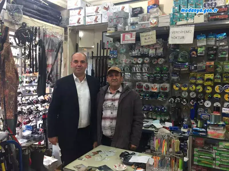 Mudanya Esnaf ve Sanatkârlar Odası Başkanı Ertan ABDULAZİZOĞLU, Genel Sekreter Belgin ADIYAMAN ile birlikte Halitpaşa Caddesi esnaflarını ziyaret ettiler. Esnaflarla hasbihal eden Oda Başkanı ABDULAZİZOĞLU hal hatır sordu, esnafın Mudanya Esnaf Ve Sanatkârlar Odası'ndan hizmet alma ve iletişime geçme noktasında herhangi bir sorun yaşayıp yaşamadığını sordu.