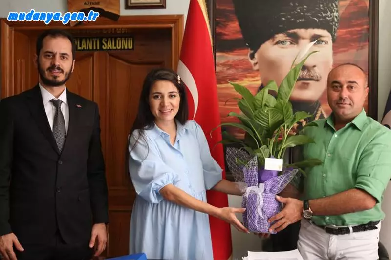 AK Parti Mudanya İlçe Başkanı İnci SÖĞÜTLÜ, İl Koordinatörü Adnan KURTULUŞ ve İlçe yöneticileri ile birlikte Mudanya'da çeşitli ziyaretler gerçekleştiriyor. Bu ziyaretler ile olumlu tepkiler aldıklarını ifade eden AK Parti Mudanya İlçe Başkanı İnci SÖĞÜTLÜ sahaya indiklerini ve ziyaretlere hız verdiklerini açıkladı.