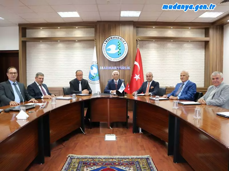 Marmarabirlik ürün alım fiyatlarını güncelledi. Buna göre: tavan fiyat 180 dane 54 TL, 200 dane 46 TL, taban fiyat 380 dane 18,50 TL ve yağlık zeytin de 16,50 TL olarak belirlendi.