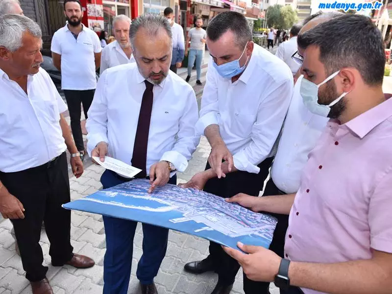Bursa’nın sahile açılan en önemli kapısı olan Mudanya ilçesinin ana caddelerini sil baştan yenileyerek ulaşıma konfor getiren Bursa Büyükşehir Belediyesi, bu sefer yaya kullanımının yoğun olarak yaşandığı Güzelyalı’daki cadde ve sokakların altyapı ve asfaltlama işlerini bitirerek vatandaşa temiz ve sağlıklı bir ortam sundu.