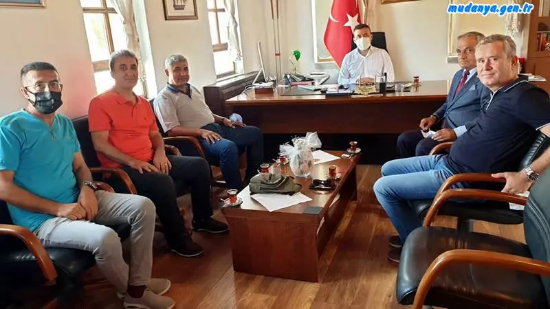 Mudanya Emekli Astsubaylar Derneğinde kısa süre önce yapılan kongre sonucu 4. kez yönetime seçilen Başkan Mustafa Erdoğan öncülüğünde yeni yönetim ve üyeleri eşleriyle birlikte kahvaltıda buluşarak tanışma ve kaynaşma içinde oldular.