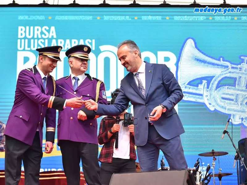 Bandolar Festivali çok sesli kortejle başladı