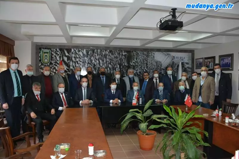 T.C. Ticaret Bakanlığı Esnaf Sanatkârlar ve Kooperatifçilik Genel Müdürü  Necmettin Erkan bir dizi ziyaretler için geldiği Bursa'da Ticaret İl Müdürümüz  İsmail Aslanlar ile birlikte Bursa Esnaf ve Sanatkârlar Odaları Birliği ( BESOB )' u ziyaret etti. Ziyarette pandemi sürecinde esnafın yaşadığı sıkıntılar masaya yatırıldı.