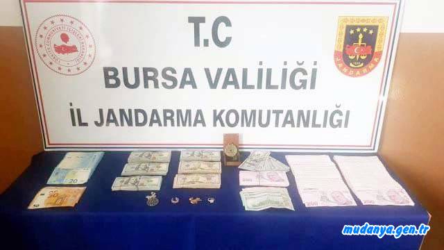 Mudanya'nın Mürsel Mahallesinde çalıştığı villadan yüklü miktarda para çalan yabancı uyruklu hırsız yurt dışına kaçarken yakalandı.