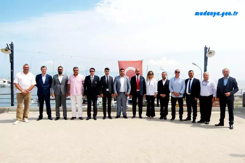 CEM TAMAÇ YOL ARKADAŞLARINI TANITTI