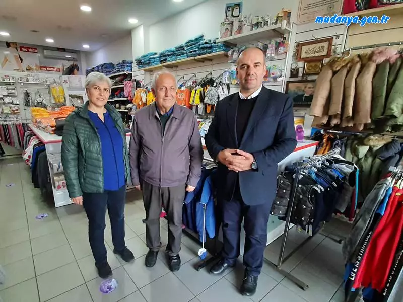 Mudanya Esnaf Ve Sanatkarlar Odası Başkanı Ertan ABDULAZİZOĞLU Genel Sekreter Belgin ADIYAMAN ile birlikte İpar Caddesi esnafını ziyaret etti sorunlarını dinledi. Cadde esnafının en büyük problemi tek taraflı denetimsiz otopark ve trafik akışı.