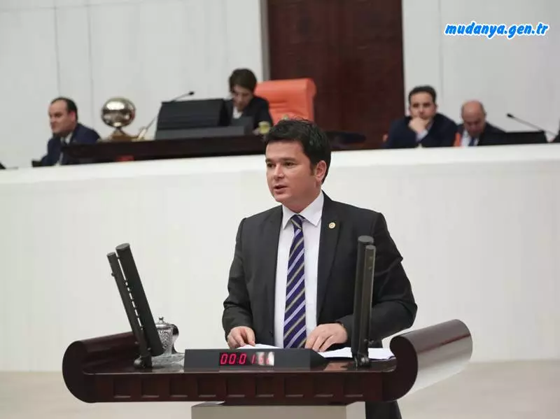 Pancar üreticisinin girdi maliyetlerindeki zamlardan dolayı para kazanıp kazanamayacaklarını kara kara düşündüklerini söyleyen CHP Bursa Milletvekili Erkan Aydın, konuyu Tarım ve Orman Bakanı Bekir Pakdemirli’ye verdiği önergeyle Meclis gündemine taşıdı. Aydın, Bakan Pakdemirli’ye “Şeker pancarı üreticisinin üretime devam etmesi için girdi desteklerinin de artırılması ve en kısa zamanda ödenmesi için bir çalışmanız var mı?” diye sordu.
