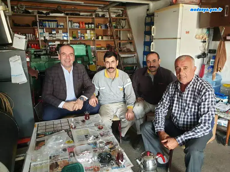 Mudanya Esnaf ve Sanatkârlar Odası Başkanı Ertan ABDULAZİZOĞLU Mudanya esnafının sorunlarını yerinde tespit etmeye devam ediyor. 2. Sanayi Sitesi'ndeki (Zeytin Hali) sorunları yakından takip ettiğini belirten esnaf başkanı ABDULAZİZOĞLU sanayi sitesinde faaliyet gösteren tüm esnafları ziyaret etti.