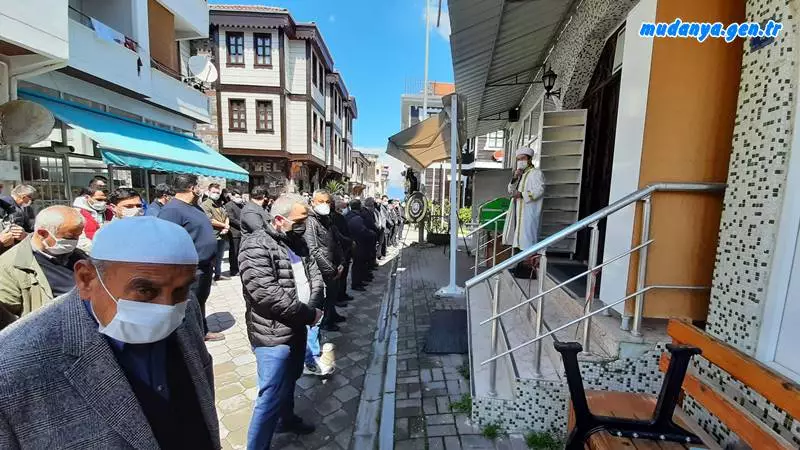 1963 ile 1983 yılları arasında 20 yıl Mudanya Mütareke Müze Evi Memurluğu yapan Ferhunde IŞIK 77 yaşında hayata gözlerini yumdu. Yüksek tansiyona bağlı olarak ani gelişen rahatsızlığı sonucu vefat eden Ferhunde IŞIK Halitpaşa Mahallesi Yeni Cami’de kılınan cenaze namazının ardından Mudanya eski kabristanlığında bulunan aile mezarlığında toprağa verildi.